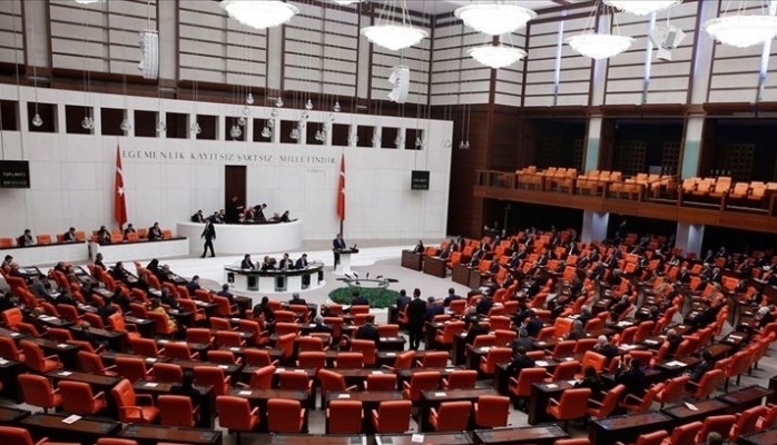 ‘Kamuda çift maaş alınmasın’ kanun teklifi AKP ve MHP’lilerin oyları ile reddedildi