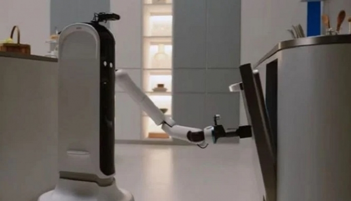 Teknoloji devinden hizmetçi robot. Tarih de verildi